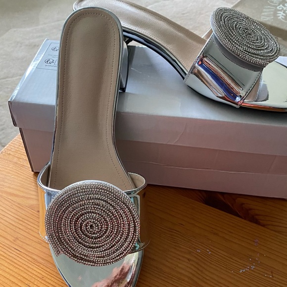 Women Metallic Sandals - Picture 3 of 7